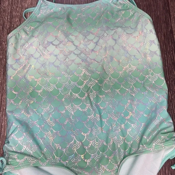 Girls large Cat & Jack one piece swimsuit green in color with mermaid style - Picture 5 of 6